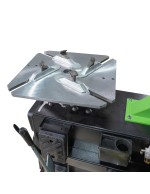 DESMONTADORA DE NEUMÁTICOS SEMIAUTOMÁTICA CON BRAZO OSCILANTE